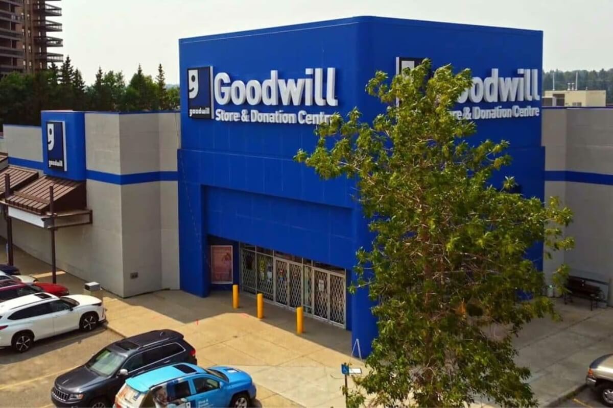 Does Goodwill Take Apple Pay